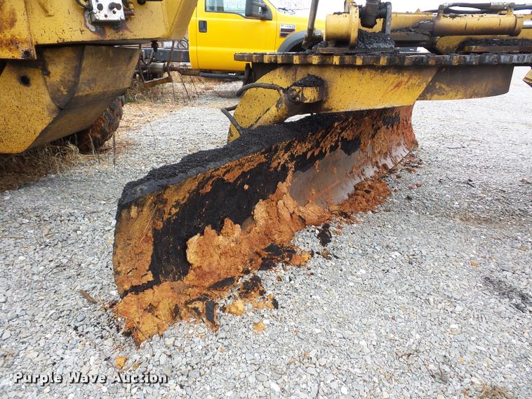 image for item BG9526 Champion 720H Series III motor grader