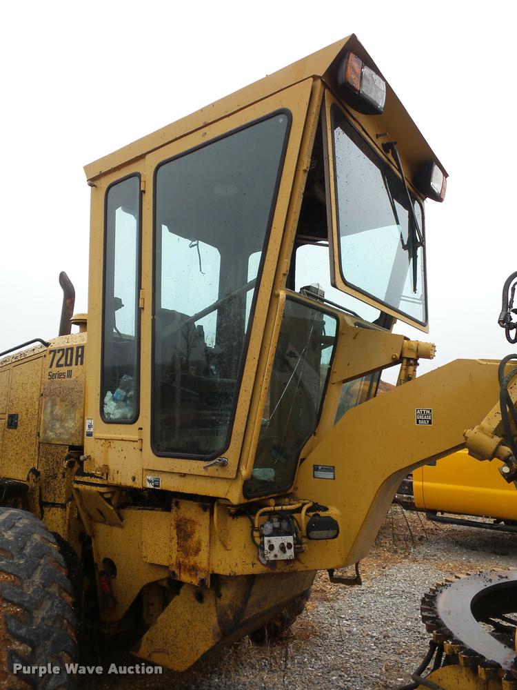 image for item BG9526 Champion 720H Series III motor grader