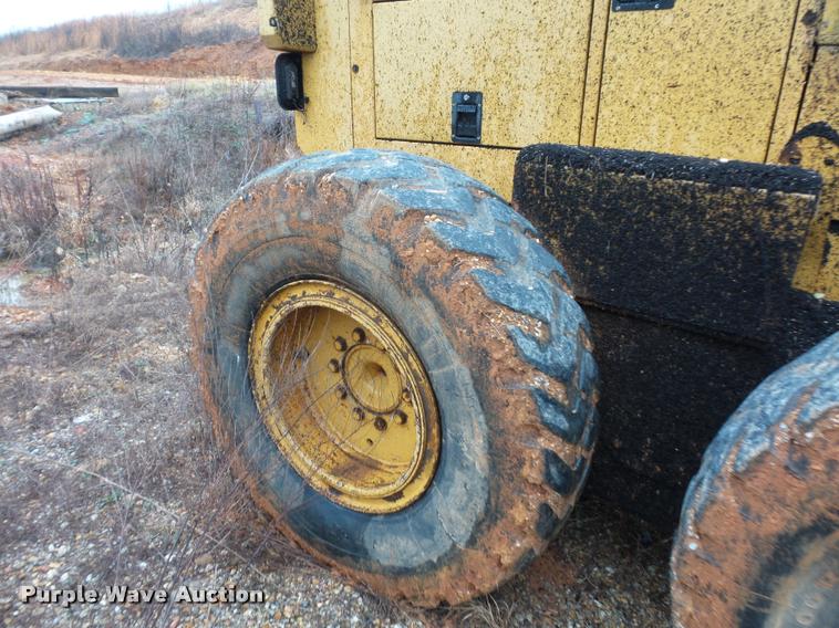 image for item BG9526 Champion 720H Series III motor grader