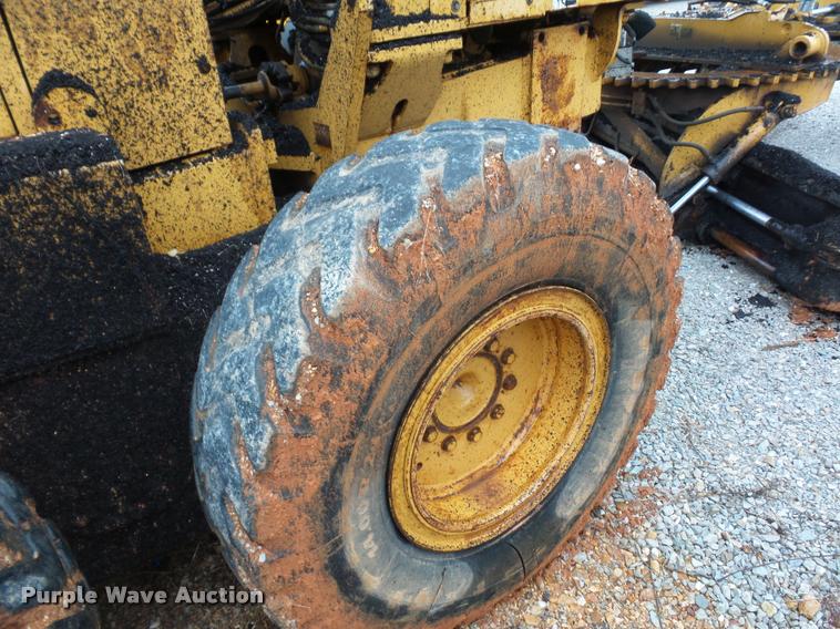 image for item BG9526 Champion 720H Series III motor grader