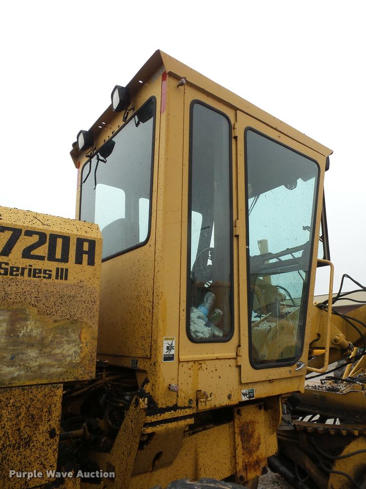 image for item BG9526 Champion 720H Series III motor grader