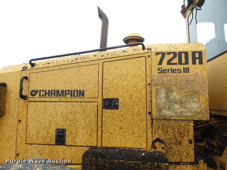 image for item BG9526 Champion 720H Series III motor grader