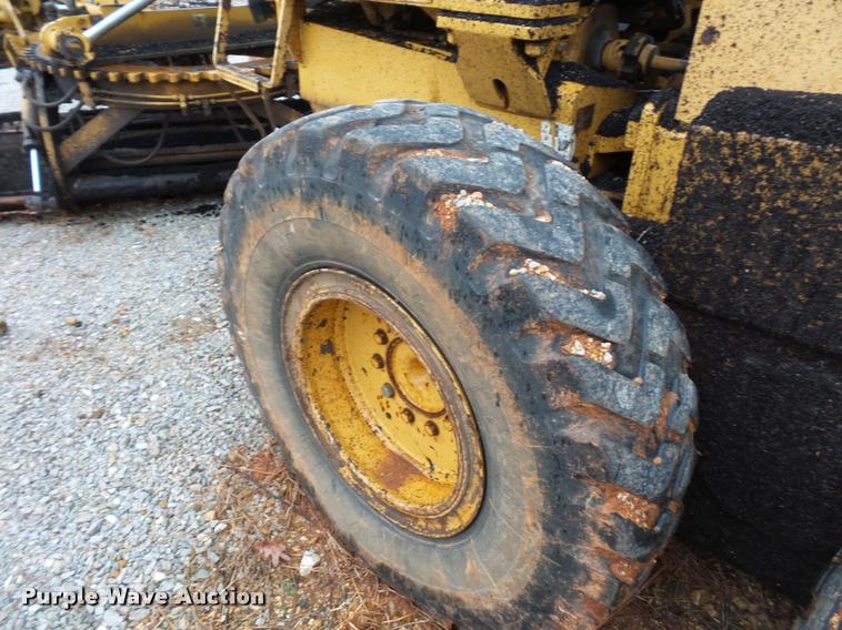 image for item BG9526 Champion 720H Series III motor grader