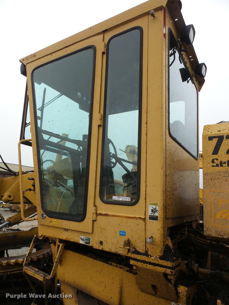 image for item BG9526 Champion 720H Series III motor grader