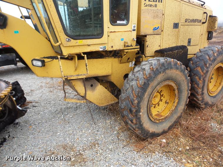 image for item BG9526 Champion 720H Series III motor grader