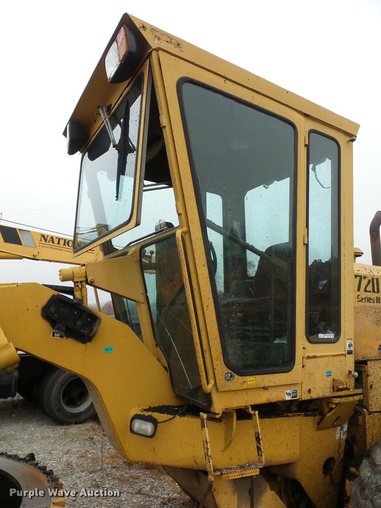 image for item BG9526 Champion 720H Series III motor grader