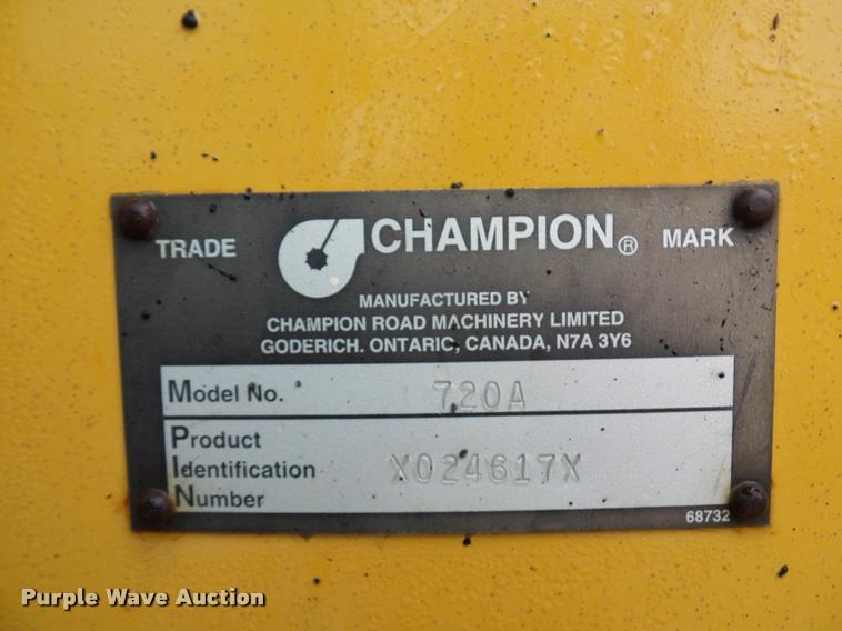 image for item BG9526 Champion 720H Series III motor grader