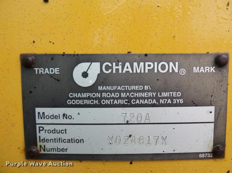 image for item BG9526 Champion 720H Series III motor grader