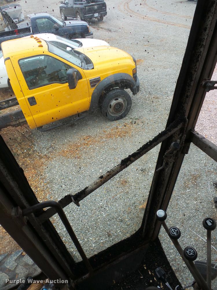 image for item BG9526 Champion 720H Series III motor grader