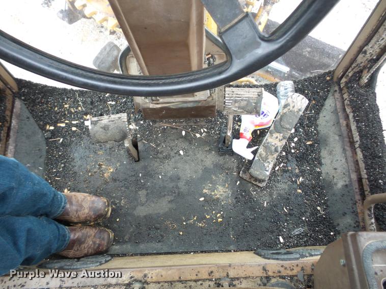 image for item BG9526 Champion 720H Series III motor grader