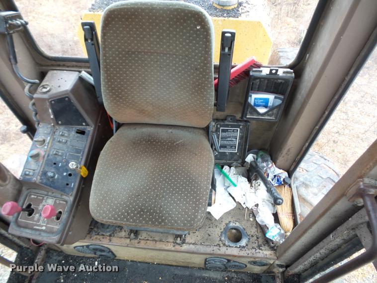 image for item BG9526 Champion 720H Series III motor grader