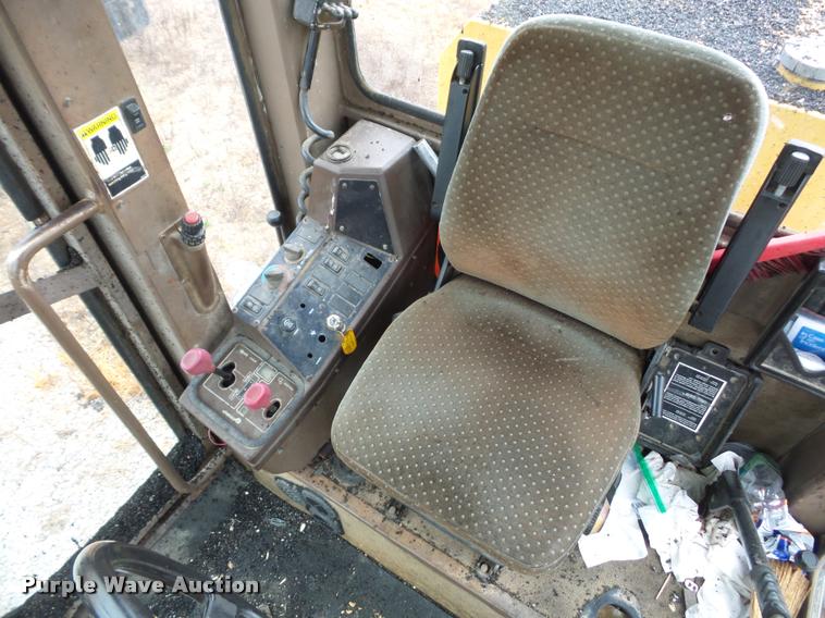 image for item BG9526 Champion 720H Series III motor grader