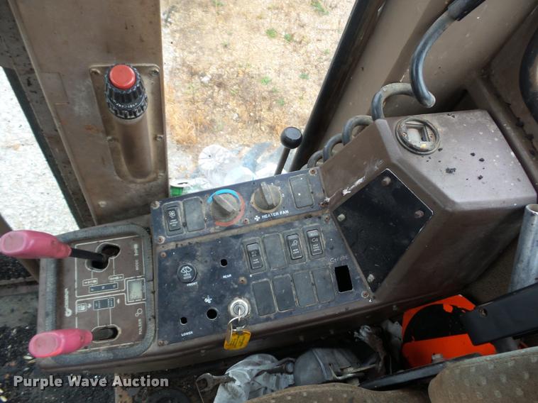 image for item BG9526 Champion 720H Series III motor grader