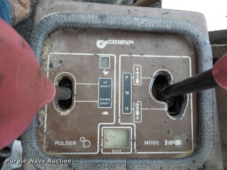 image for item BG9526 Champion 720H Series III motor grader