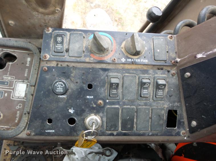 image for item BG9526 Champion 720H Series III motor grader