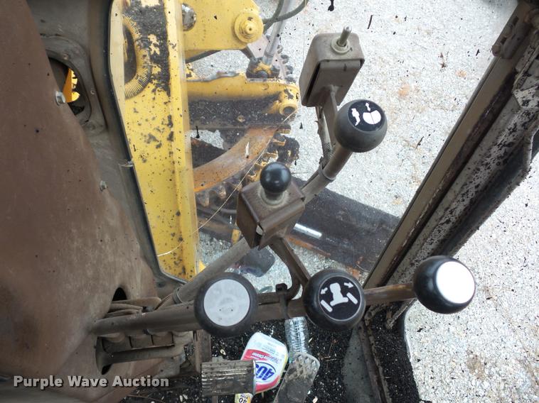 image for item BG9526 Champion 720H Series III motor grader