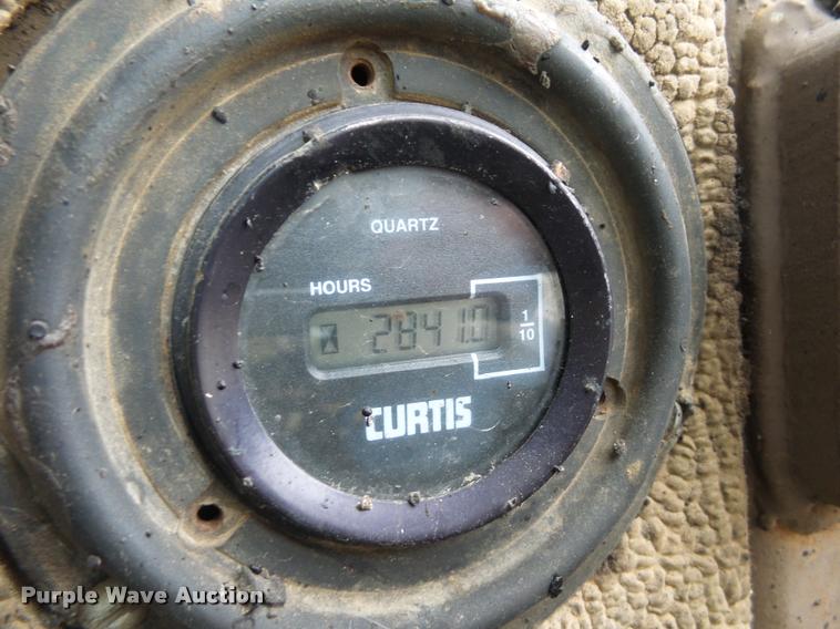 image for item BG9526 Champion 720H Series III motor grader