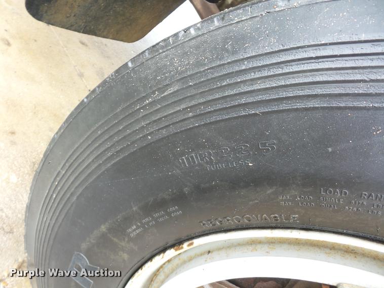 image for item BG9530 1997 Ford F800 Super Duty bucket truck