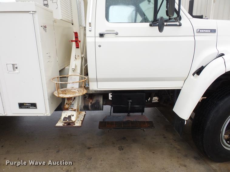 image for item BG9530 1997 Ford F800 Super Duty bucket truck
