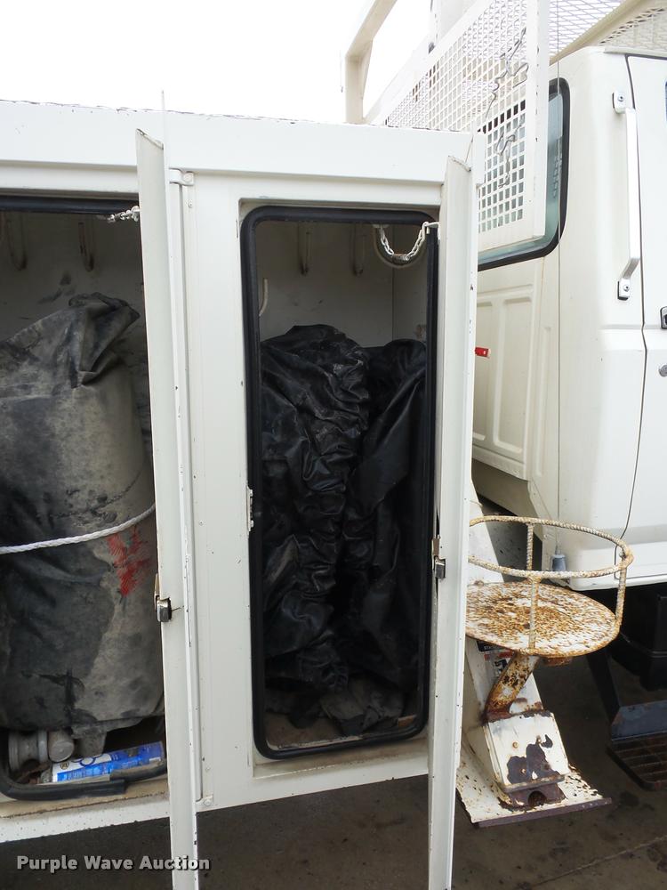 image for item BG9530 1997 Ford F800 Super Duty bucket truck