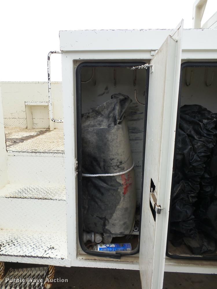 image for item BG9530 1997 Ford F800 Super Duty bucket truck