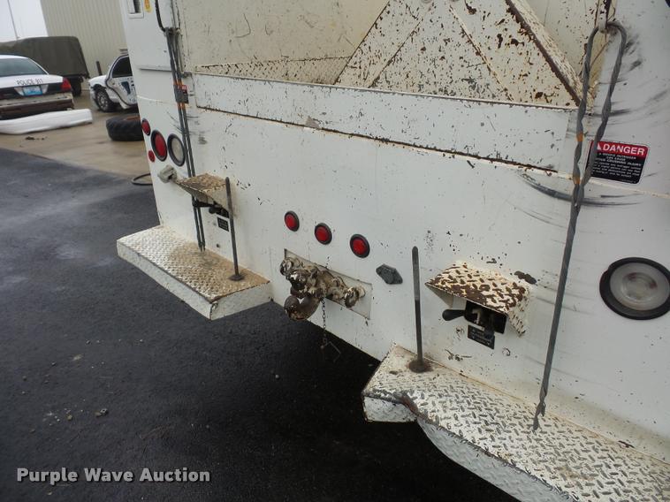 image for item BG9530 1997 Ford F800 Super Duty bucket truck