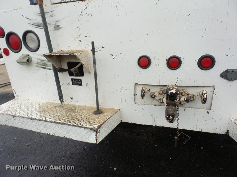 image for item BG9530 1997 Ford F800 Super Duty bucket truck