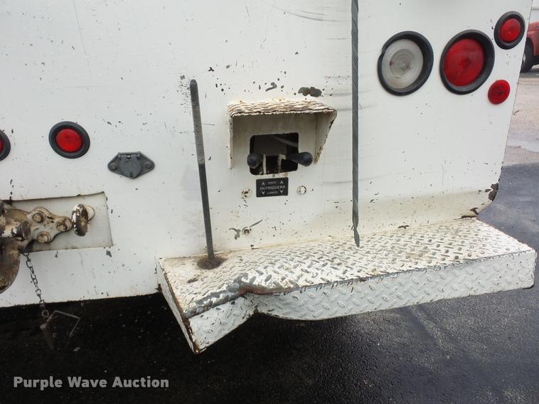 image for item BG9530 1997 Ford F800 Super Duty bucket truck