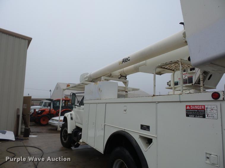 image for item BG9530 1997 Ford F800 Super Duty bucket truck