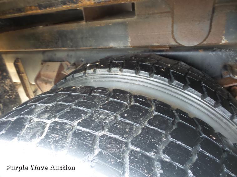 image for item BG9530 1997 Ford F800 Super Duty bucket truck