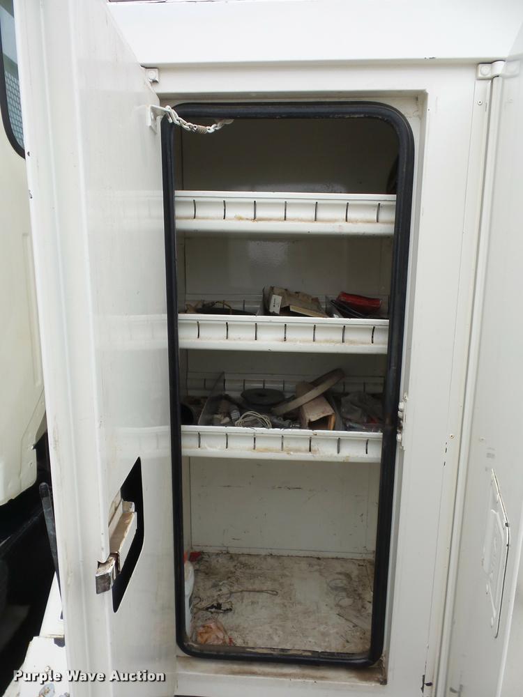 image for item BG9530 1997 Ford F800 Super Duty bucket truck