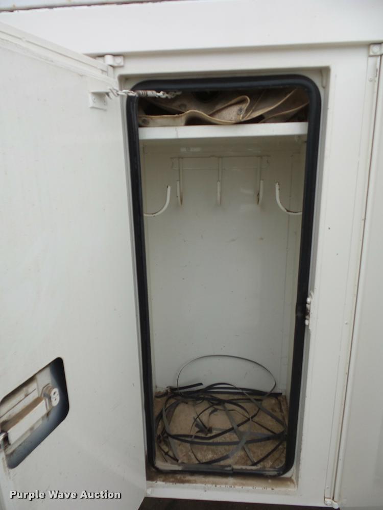 image for item BG9530 1997 Ford F800 Super Duty bucket truck