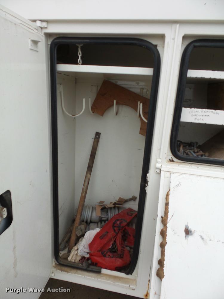 image for item BG9530 1997 Ford F800 Super Duty bucket truck