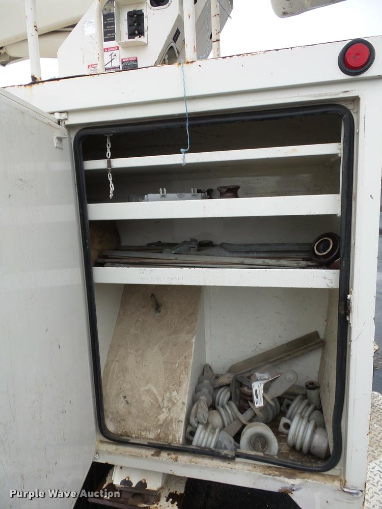 image for item BG9530 1997 Ford F800 Super Duty bucket truck