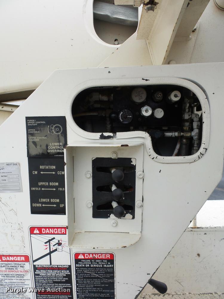 image for item BG9530 1997 Ford F800 Super Duty bucket truck