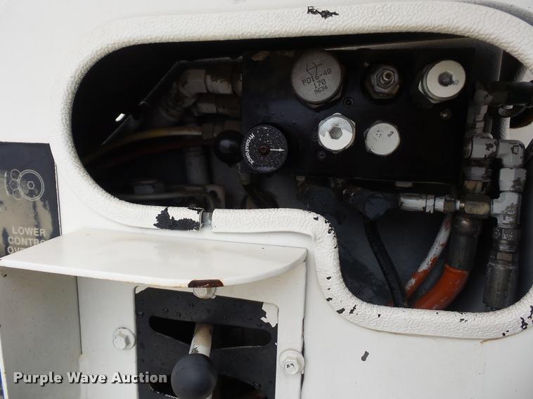 image for item BG9530 1997 Ford F800 Super Duty bucket truck