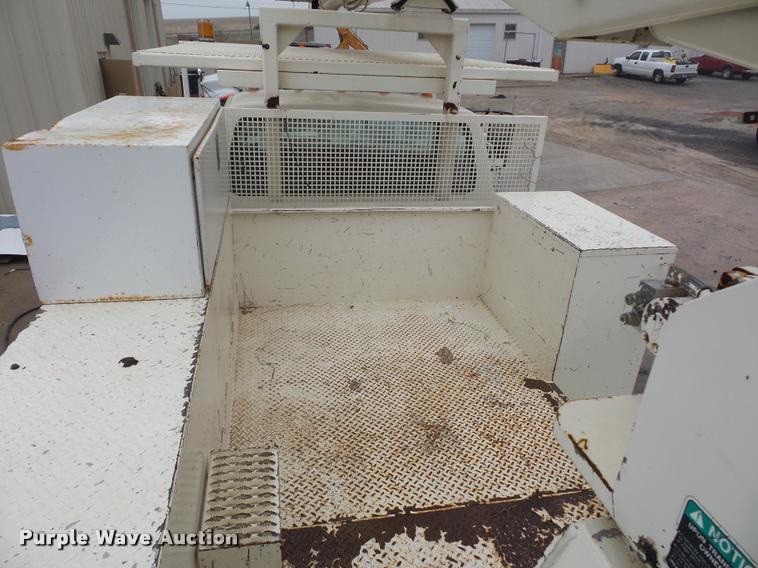 image for item BG9530 1997 Ford F800 Super Duty bucket truck