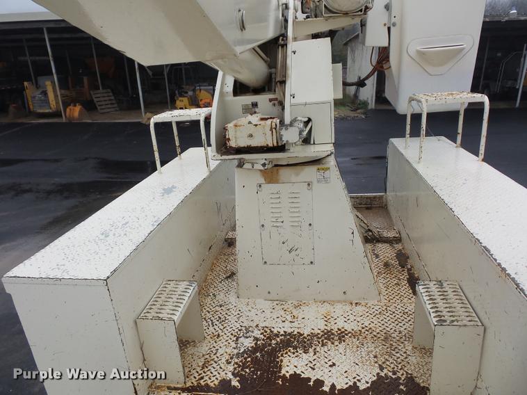 image for item BG9530 1997 Ford F800 Super Duty bucket truck