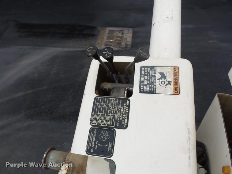 image for item BG9530 1997 Ford F800 Super Duty bucket truck