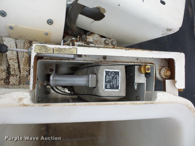 image for item BG9530 1997 Ford F800 Super Duty bucket truck