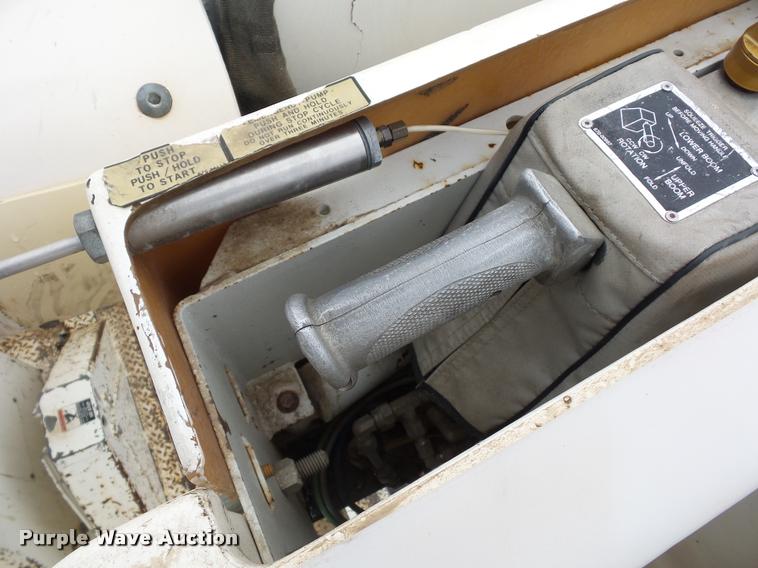 image for item BG9530 1997 Ford F800 Super Duty bucket truck