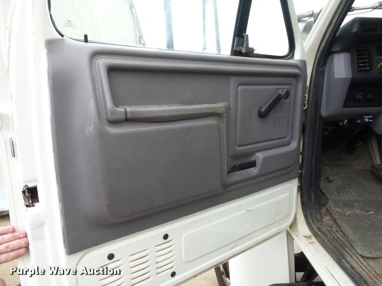 image for item BG9530 1997 Ford F800 Super Duty bucket truck