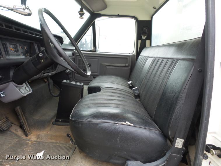 image for item BG9530 1997 Ford F800 Super Duty bucket truck