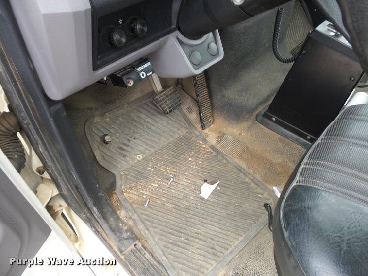 image for item BG9530 1997 Ford F800 Super Duty bucket truck