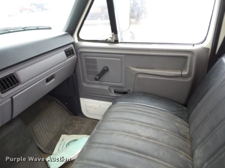 image for item BG9530 1997 Ford F800 Super Duty bucket truck