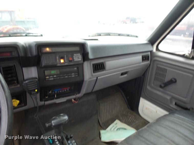 image for item BG9530 1997 Ford F800 Super Duty bucket truck