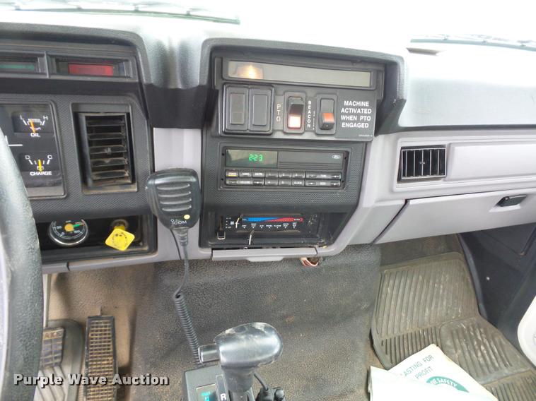 image for item BG9530 1997 Ford F800 Super Duty bucket truck