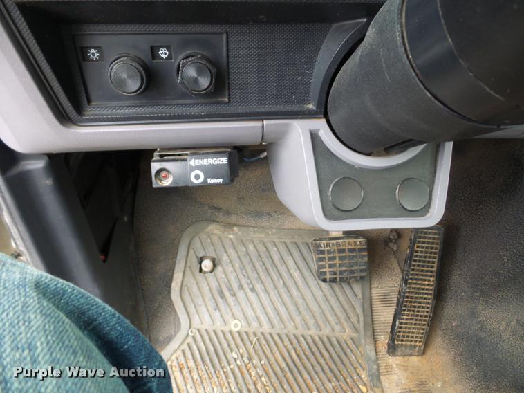 image for item BG9530 1997 Ford F800 Super Duty bucket truck