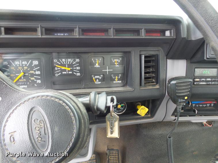 image for item BG9530 1997 Ford F800 Super Duty bucket truck