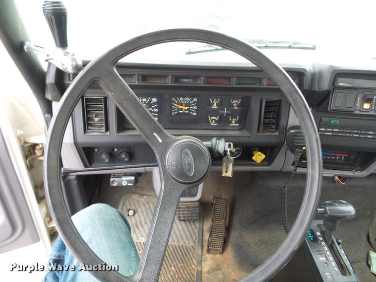 image for item BG9530 1997 Ford F800 Super Duty bucket truck